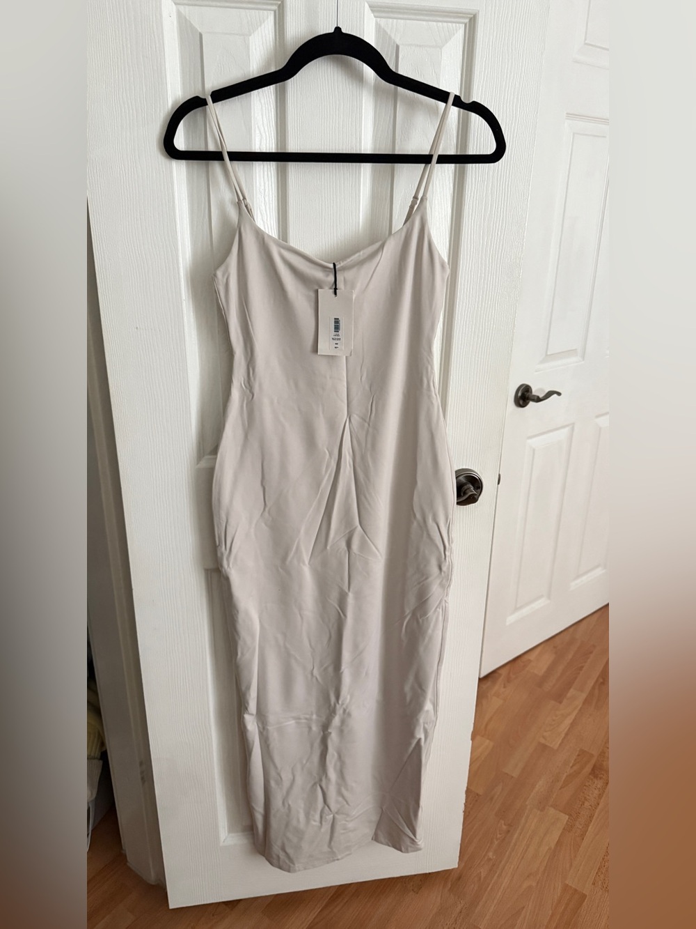 Aritzia contour maxi cami dress - matte pearl m - Picture 4 of 4